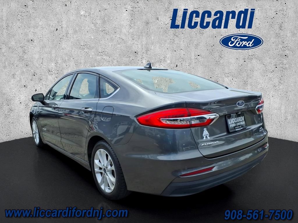 Certified 2019 Ford Fusion SE FWD image 3
