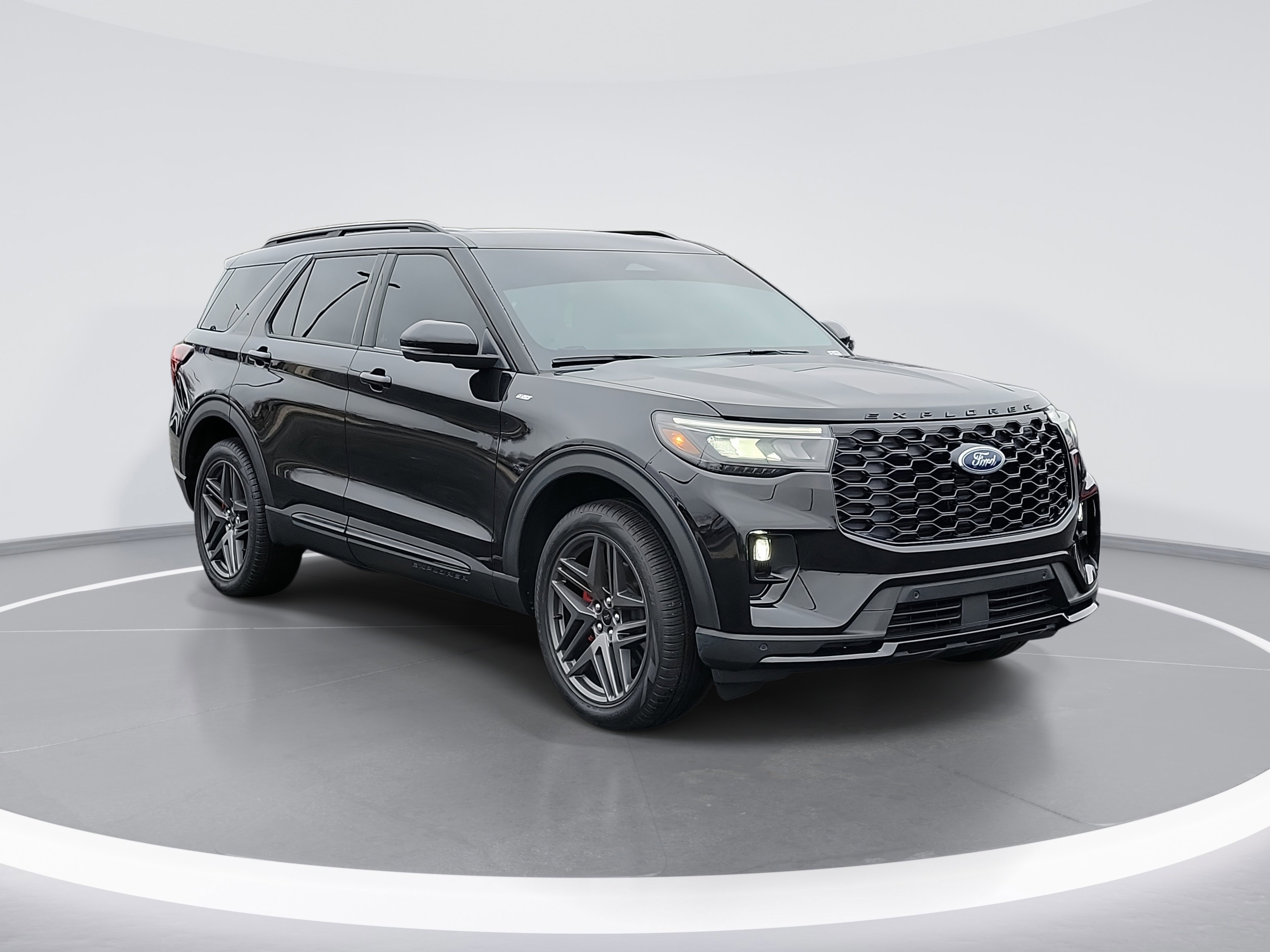 Certified 2025 Ford Explorer ST-Line w/ Premium Package image 4