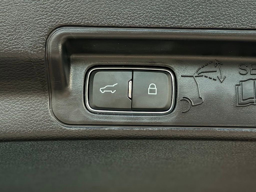 Certified 2022 Ford Explorer XLT image 11