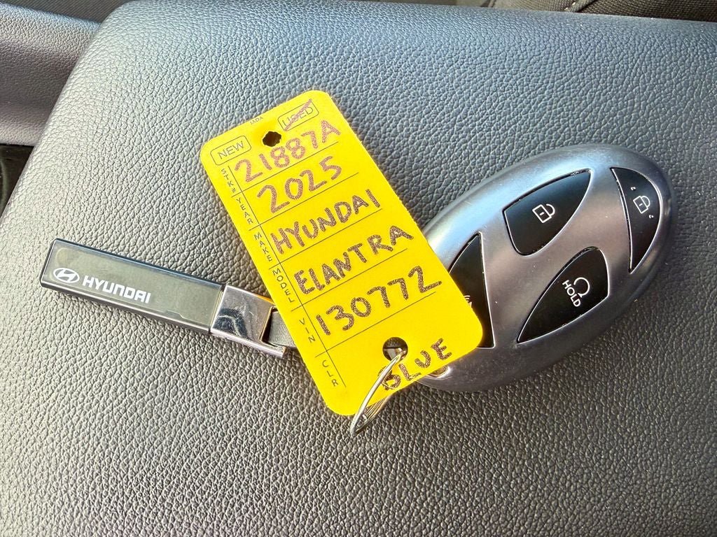 Used 2025 Hyundai Elantra Hybrid FWD image 36