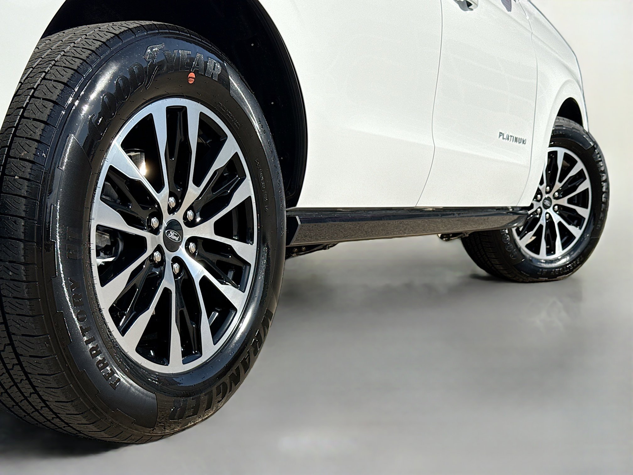Certified 2025 Ford Expedition Platinum AWD/4WD image 16