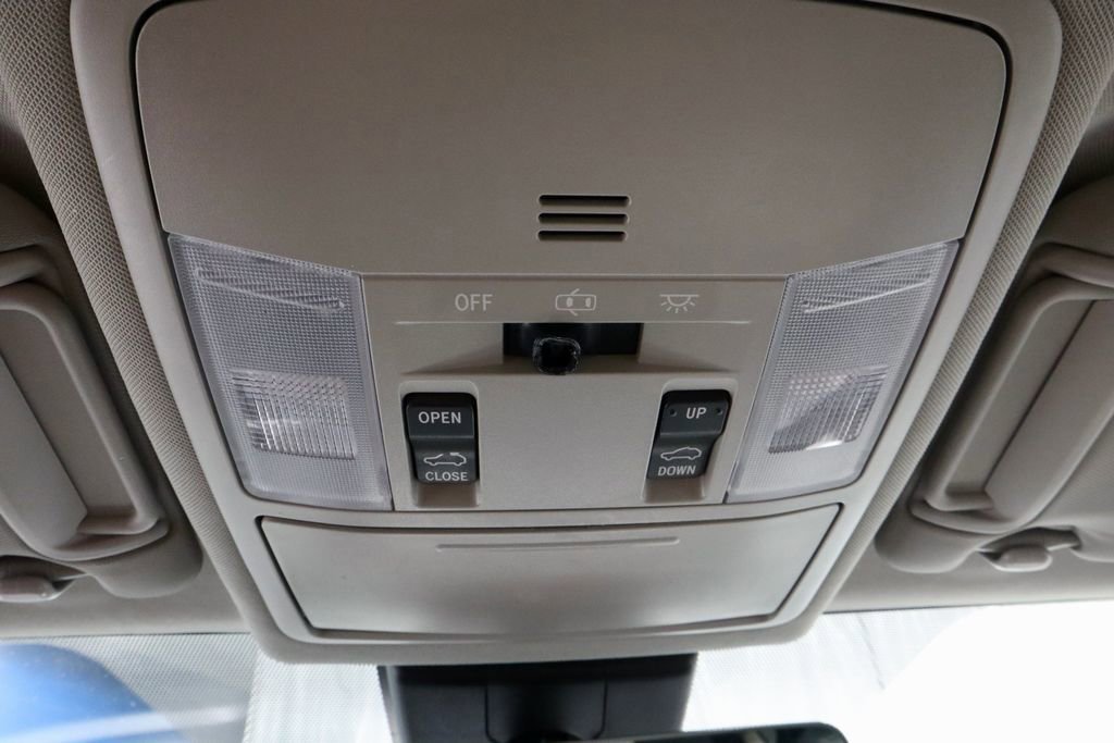 Used 2018 Toyota RAV4 Limited AWD/4WD image 31