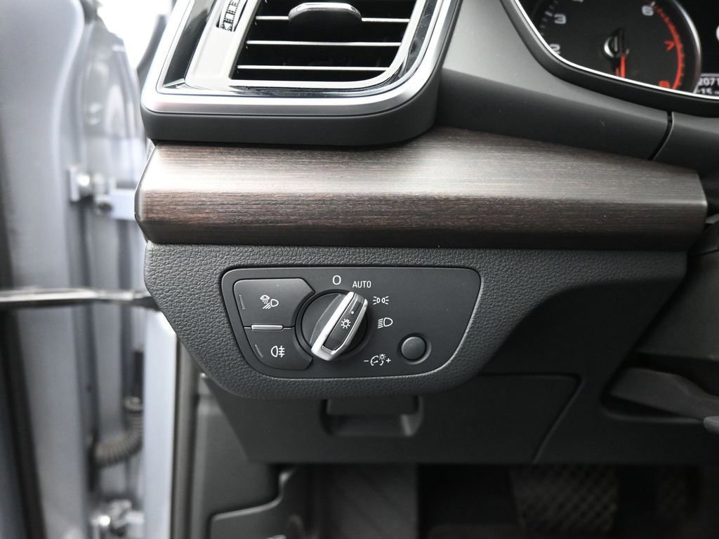 Used 2023 Audi Q5 2.0T Premium w/ Convenience Package image 39