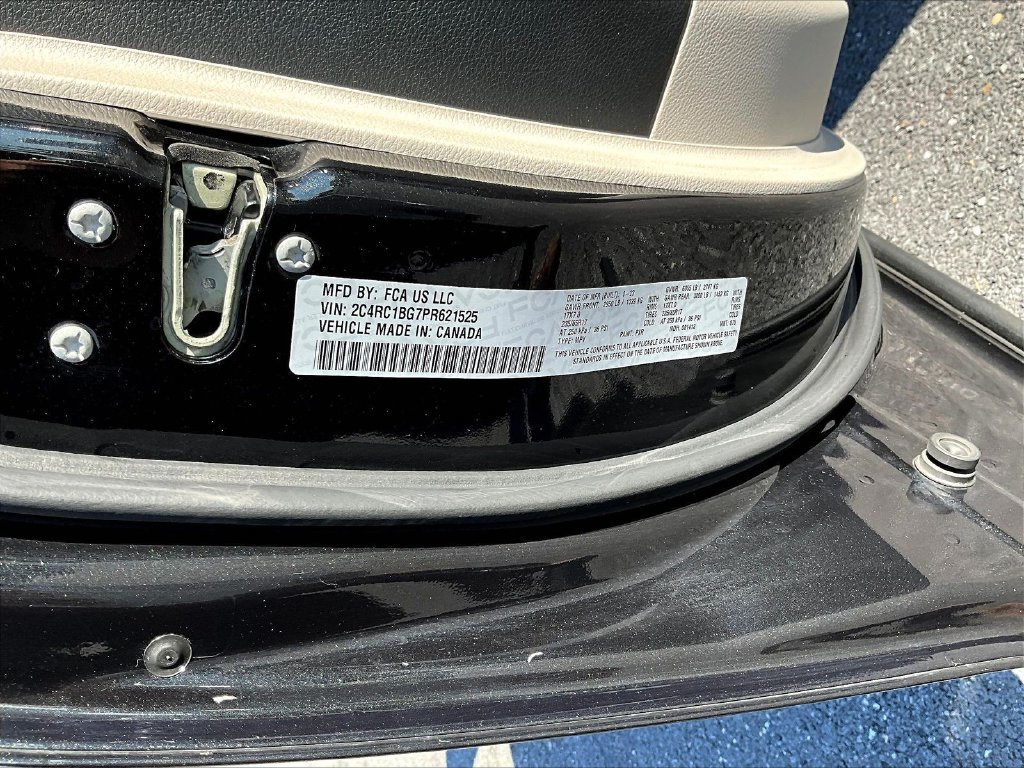 Used 2023 Chrysler Pacifica Touring-L FWD image 23