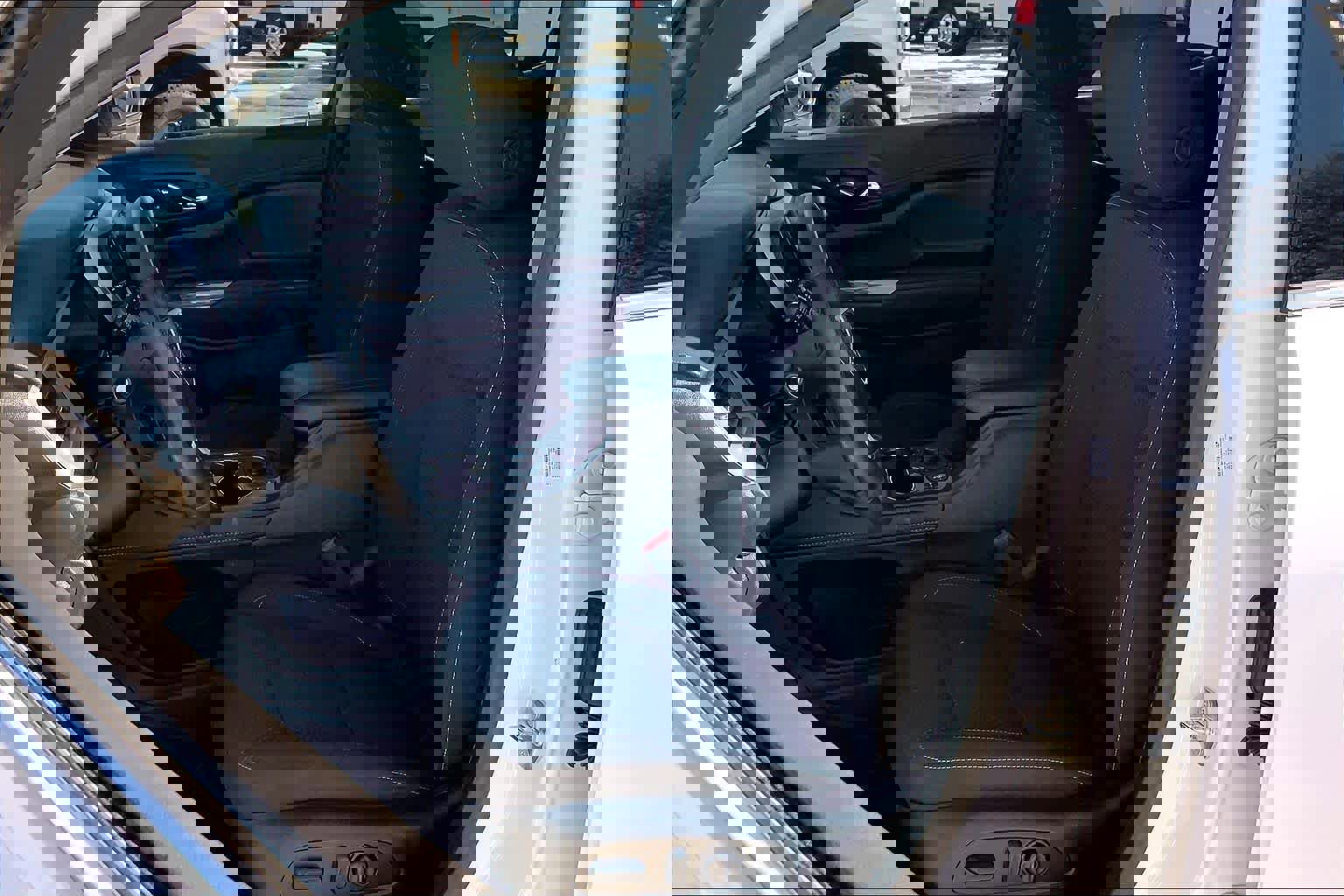 Certified 2023 GMC Acadia SLE w/ Driver Convenience Package image 10