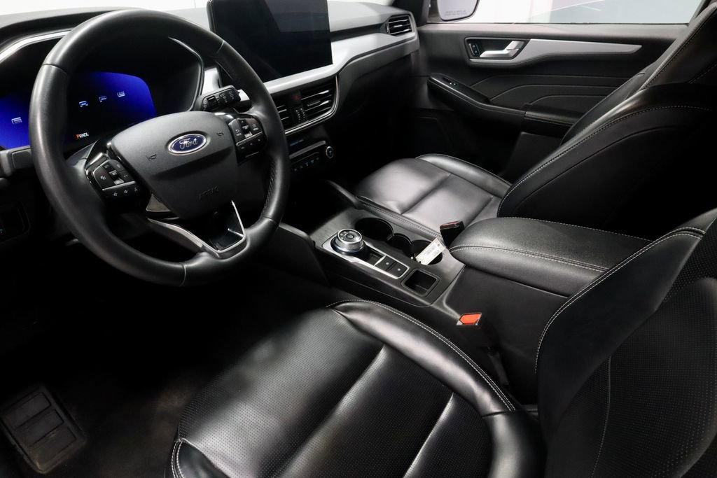 Certified 2024 Ford Escape Platinum AWD/4WD image 28