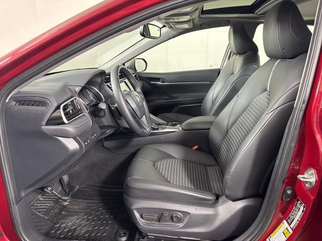 Used 2018 Toyota Camry SE w/ Moonroof Package image 12