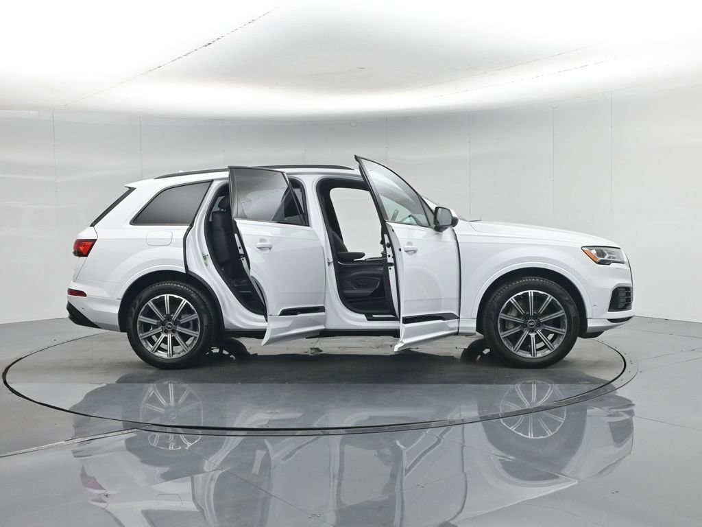 Used 2022 Audi Q7 2.0T Premium Plus w/ Premium Plus Package AWD/4WD image 39