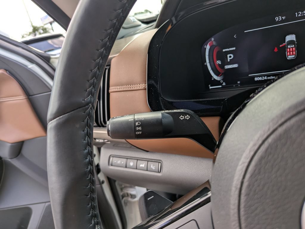 Used 2024 Nissan Pathfinder Platinum w/ Black Appearance Package FWD image 32