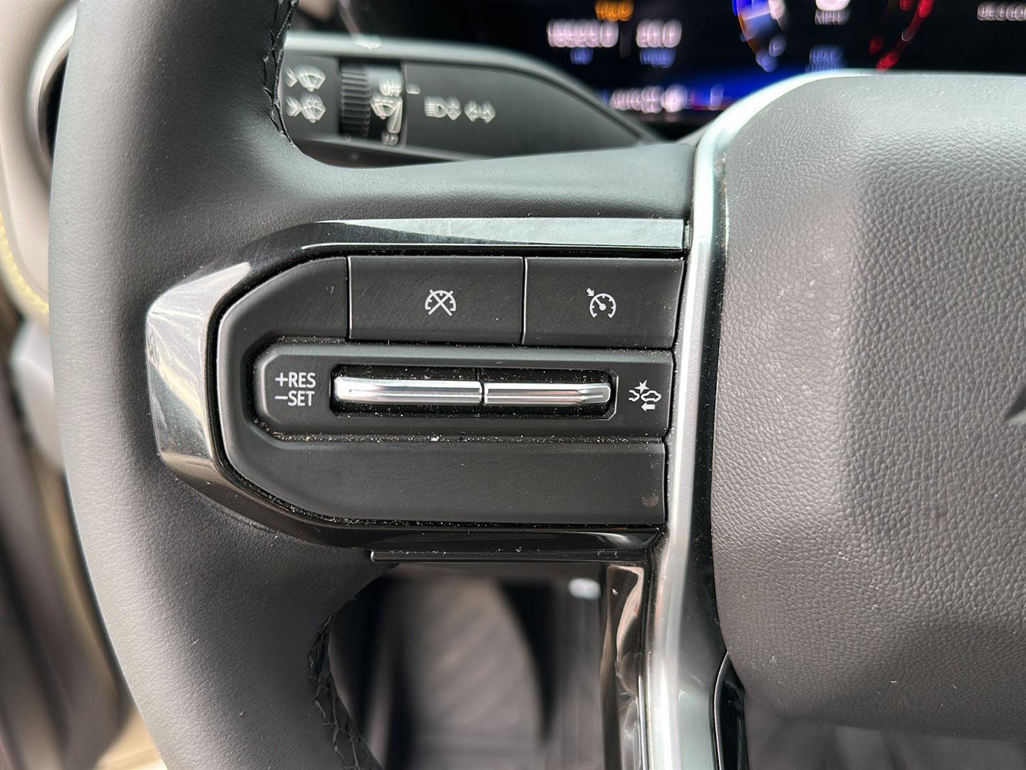 Used 2024 Chevrolet Colorado ZR2 w/ Technology Package image 29