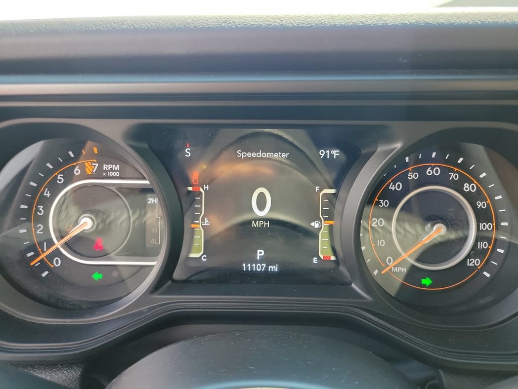 Used 2025 Jeep Gladiator Mojave w/ Convenience Group AWD/4WD image 26