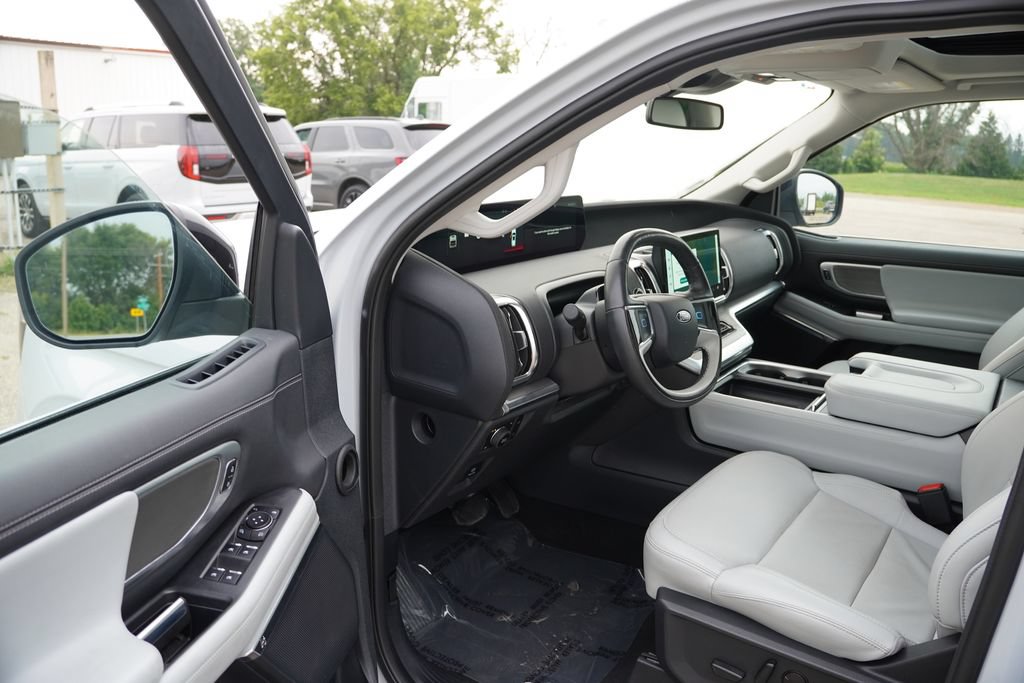 Certified 2025 Ford Expedition Max Platinum AWD/4WD image 15