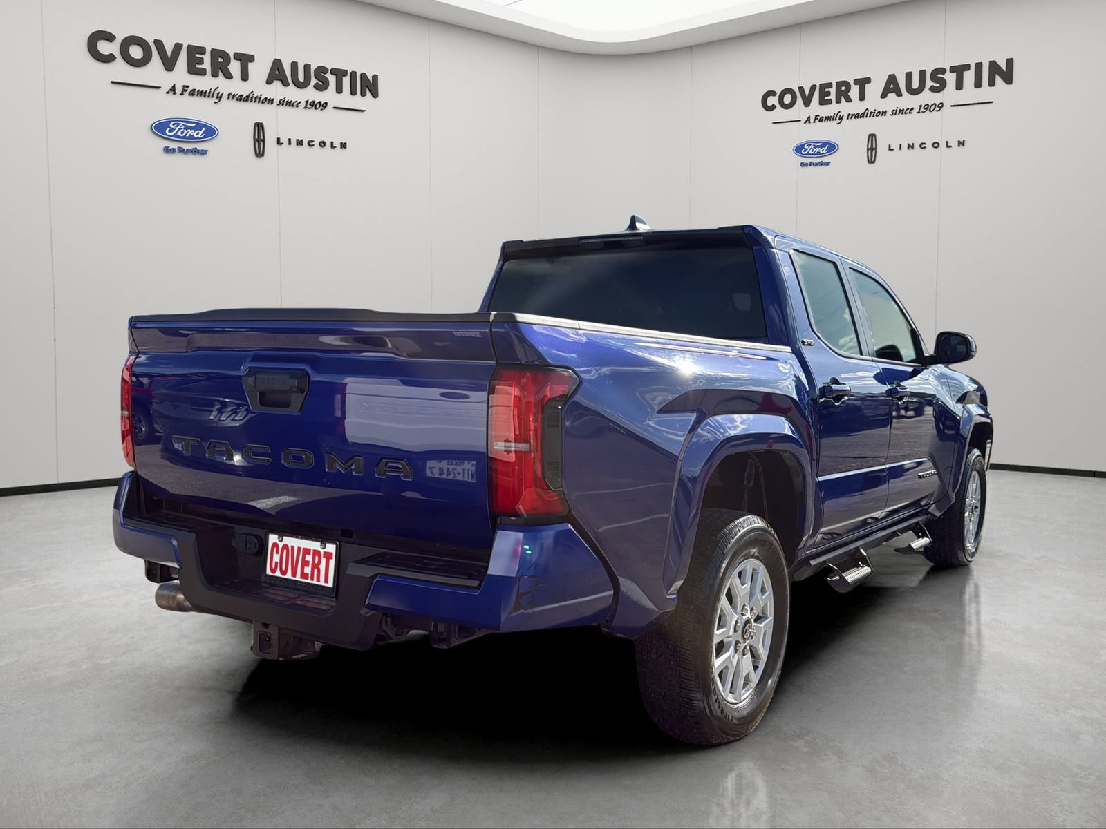 Used 2025 Toyota Tacoma SR5 RWD image 5