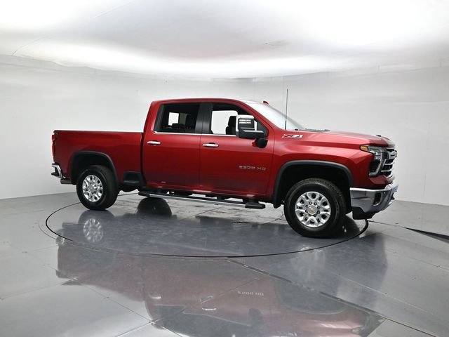 Used 2025 Chevrolet Silverado 2500 LTZ w/ LTZ Convenience Package AWD/4WD video 3