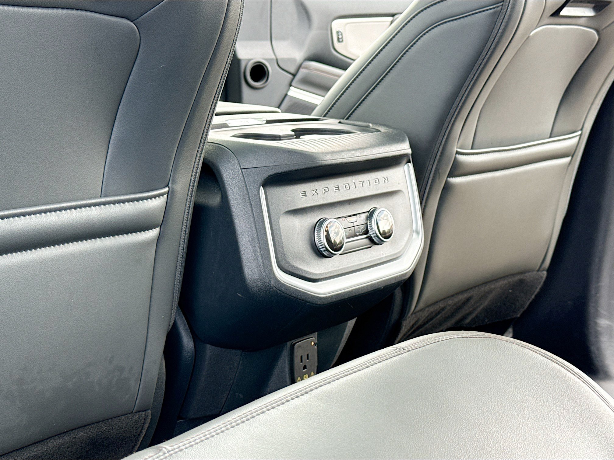 Certified 2025 Ford Expedition Active AWD/4WD image 7