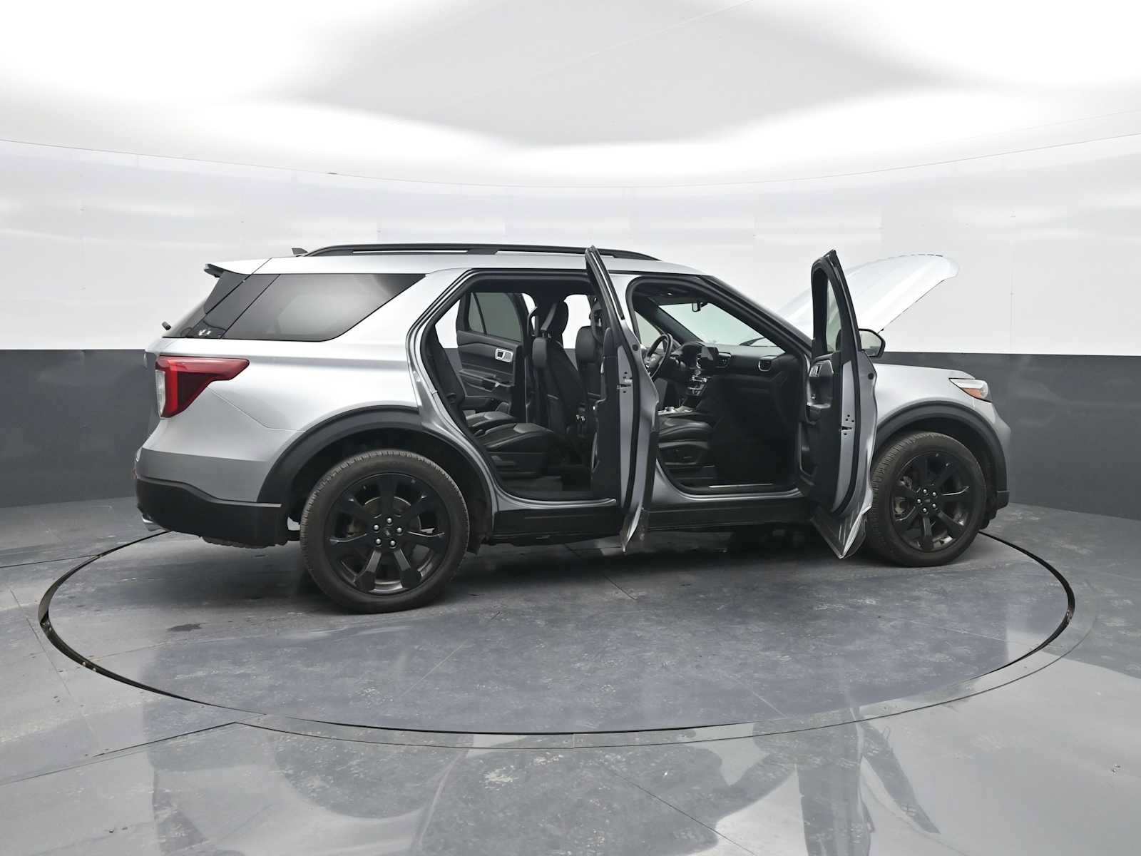 Certified 2024 Ford Explorer ST-Line w/ Class IV Trailer Tow Package AWD/4WD image 45