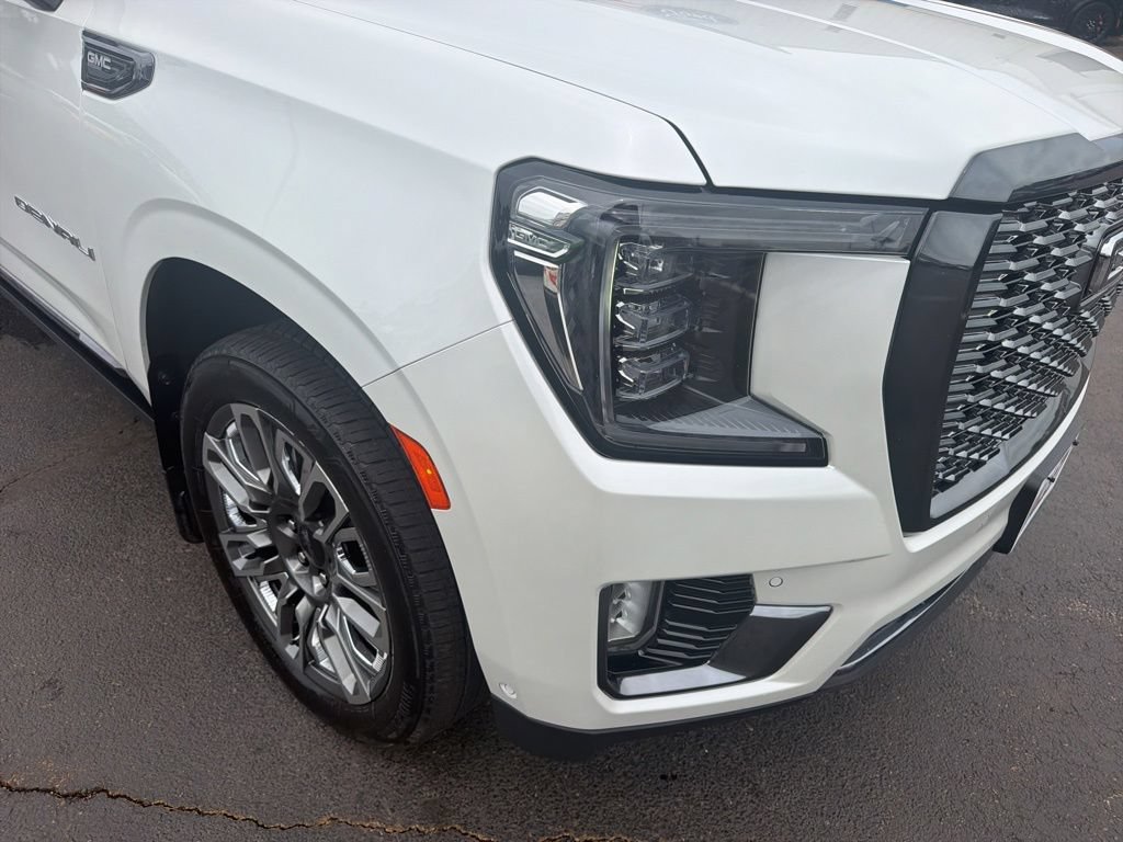Used 2024 GMC Yukon Denali Ultimate AWD/4WD image 13