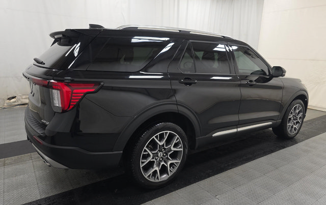 Certified 2025 Ford Explorer Platinum w/ Ultimate Package AWD/4WD image 3