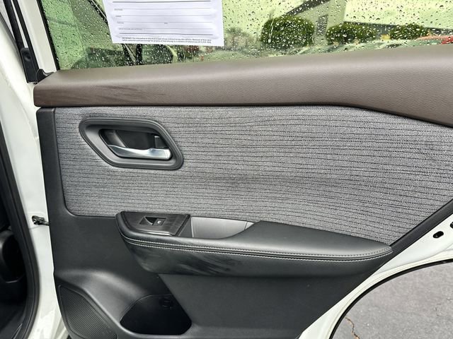 Used 2023 Nissan Rogue SV AWD/4WD image 40