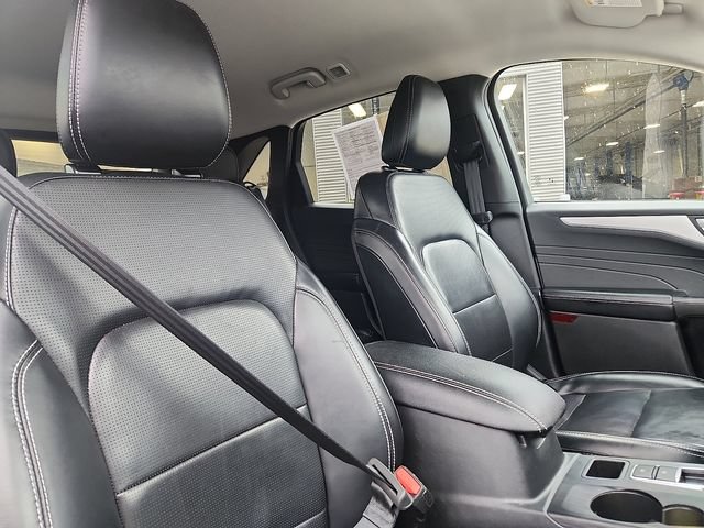 Certified 2024 Ford Escape Platinum AWD/4WD image 31