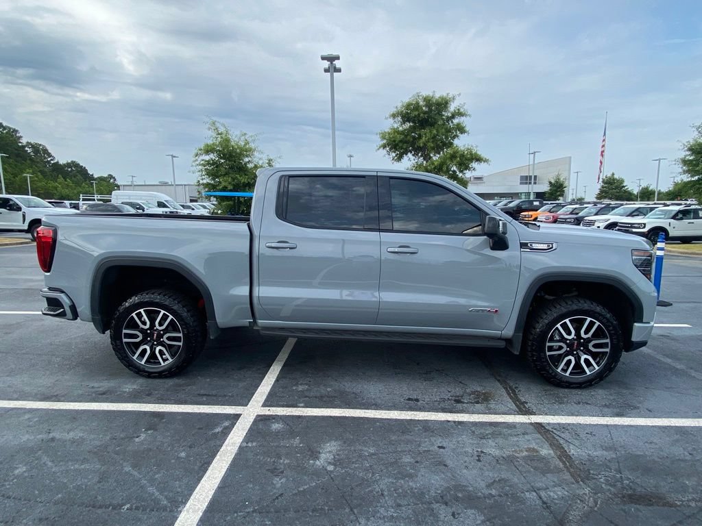 Used 2025 GMC Sierra 1500 AT4 w/ AT4 Premium Package AWD/4WD image 8