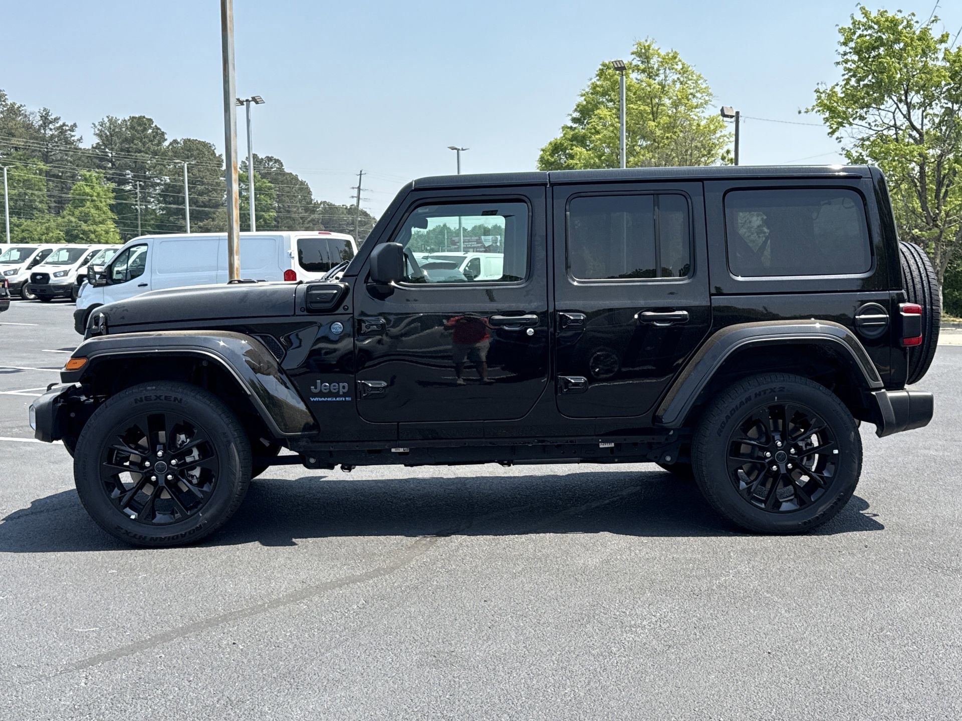 Used 2025 Jeep Wrangler Unlimited Sahara w/ Safety Group AWD/4WD image 22