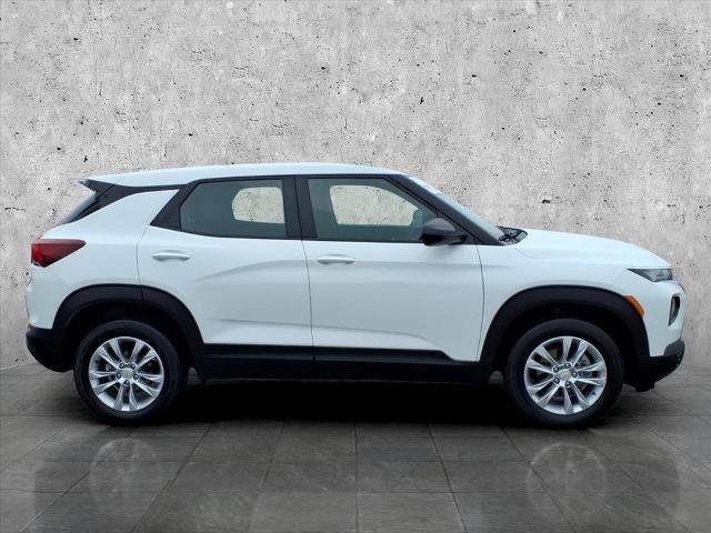 Used 2022 Chevrolet TrailBlazer LS image 2