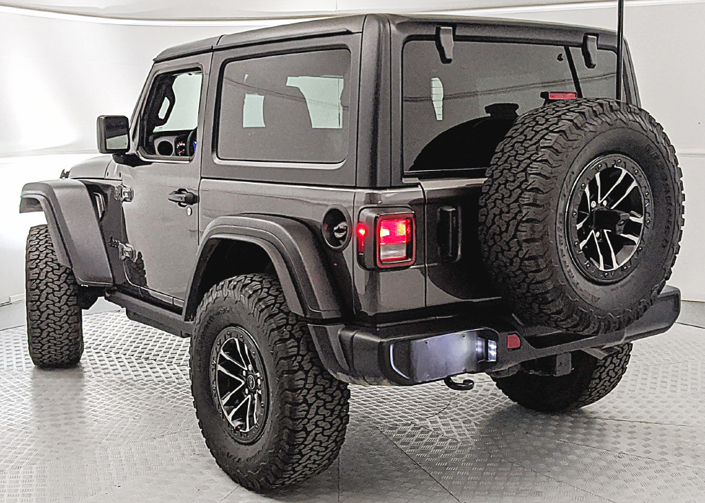 Used 2026 Jeep Wrangler Sport AWD/4WD image 4