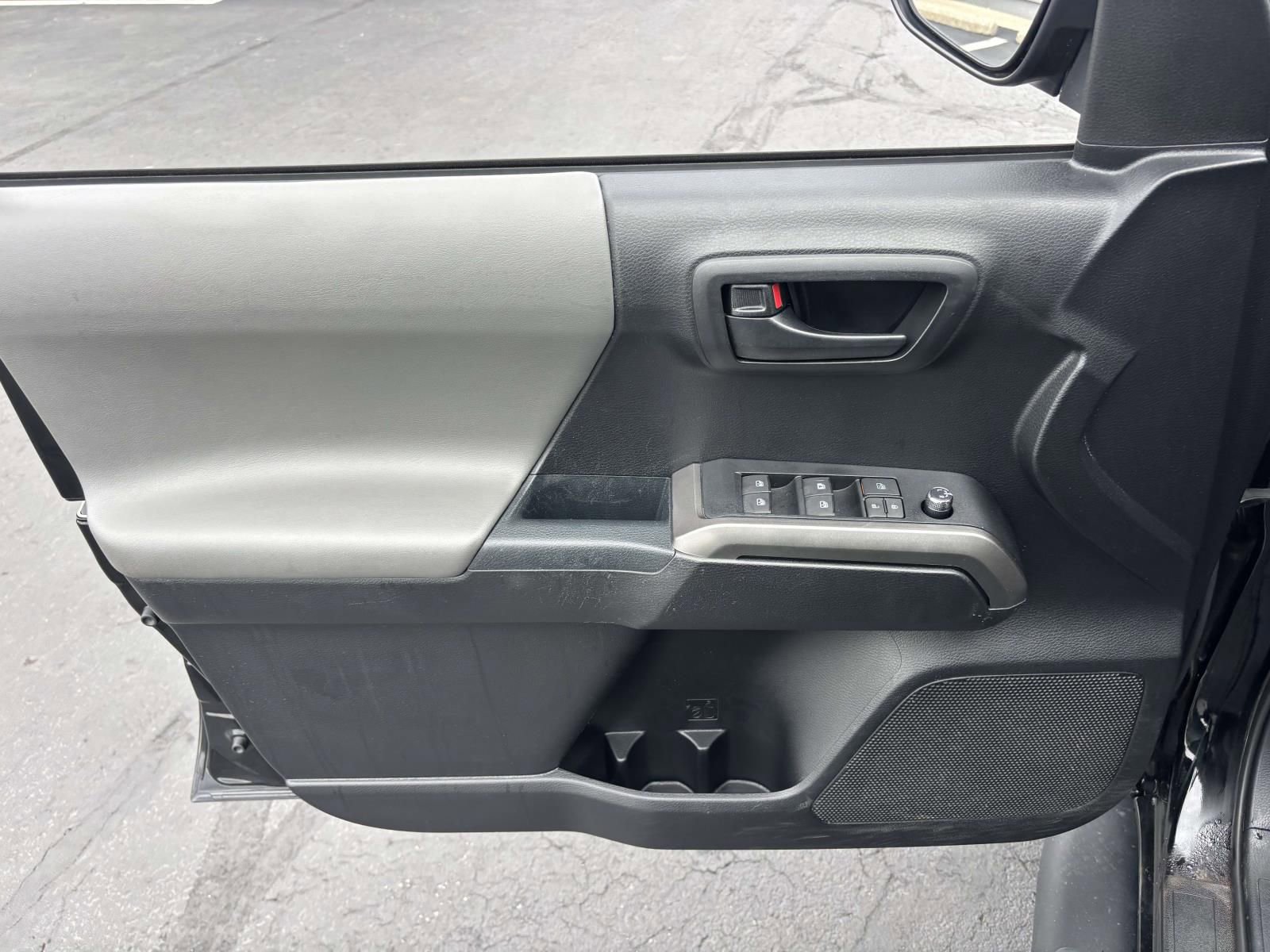 Used 2017 Toyota Tacoma SR5 image 13