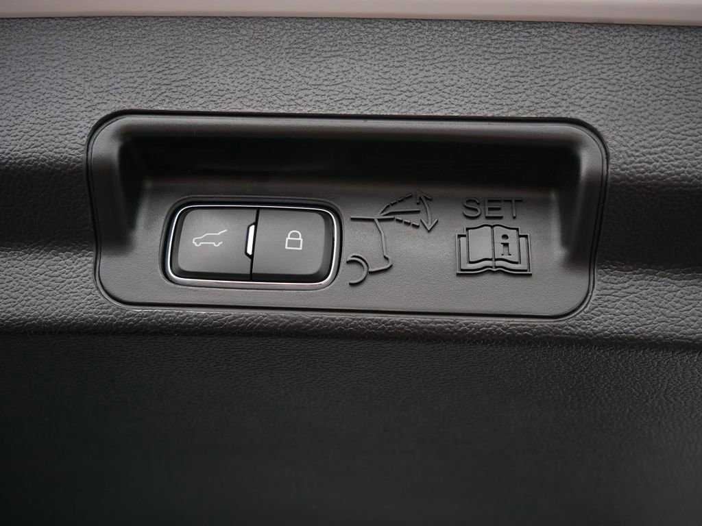 Certified 2025 Ford Escape Platinum AWD/4WD image 22