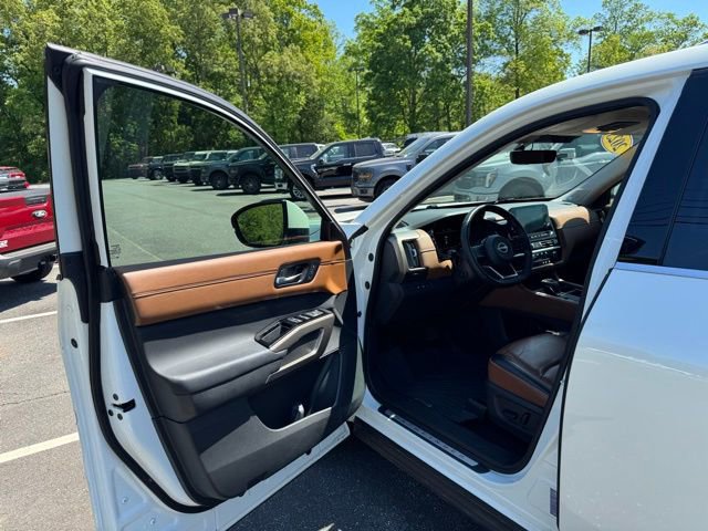 Used 2023 Nissan Pathfinder Platinum AWD/4WD image 14