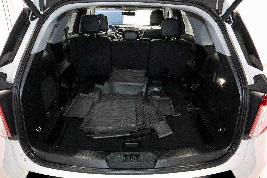 Certified 2022 Ford Explorer XLT w/ Equipment Group 202A image 15