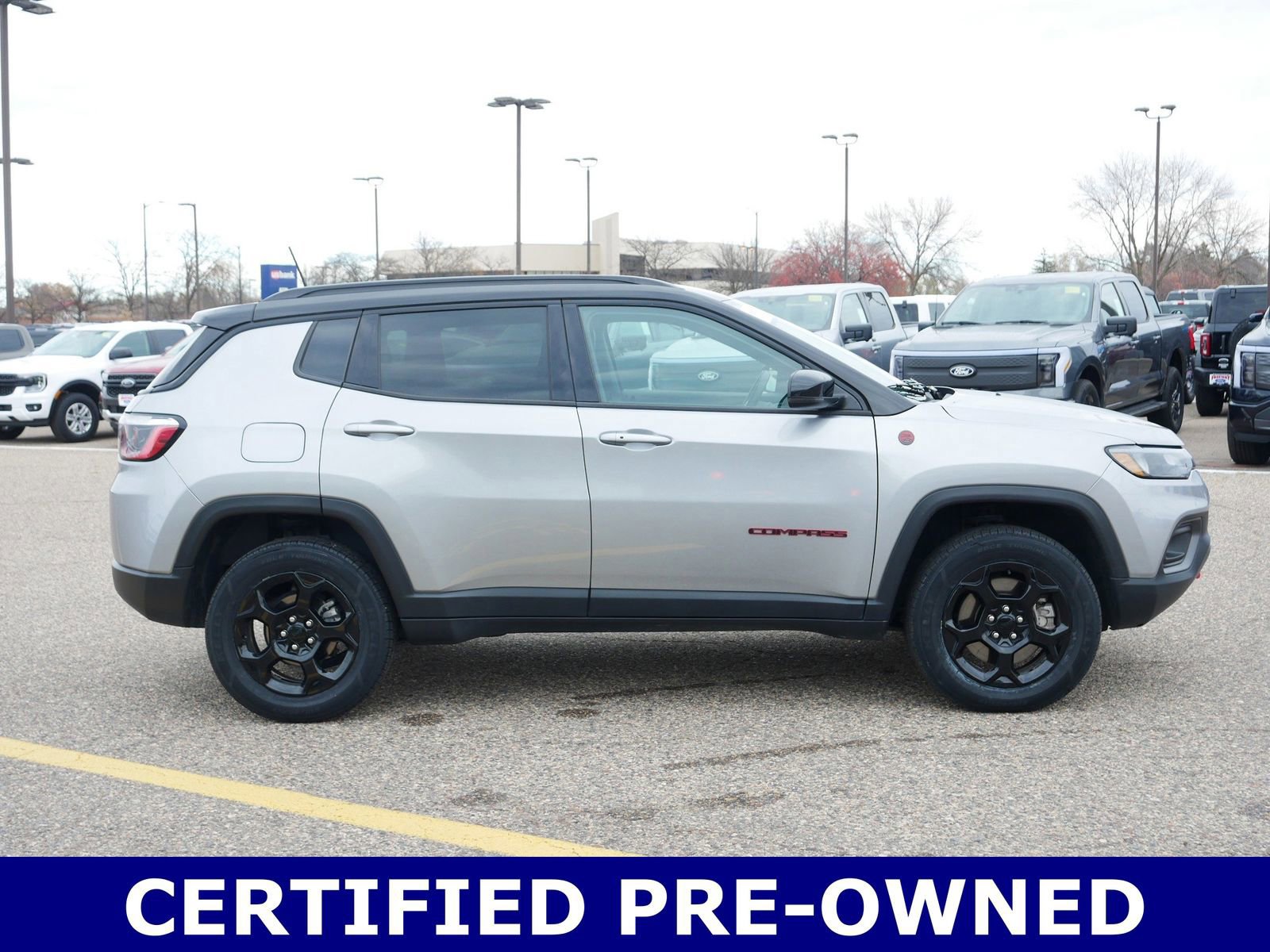 Used 2024 Jeep Compass Trailhawk image 2