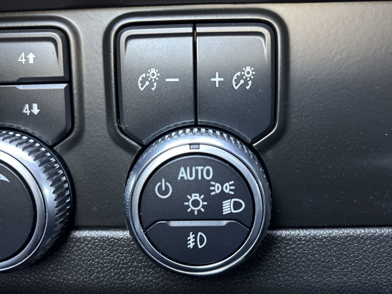 Used 2021 GMC Yukon XL AT4 w/ Technology Package image 34