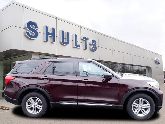 Certified 2022 Ford Explorer XLT w/ Equipment Group 202A image 2