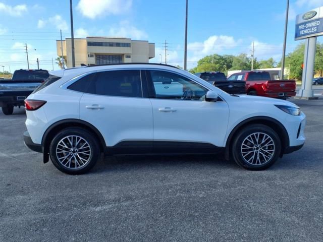 Certified 2023 Ford Escape SE w/ PHEV Premium Package image 6