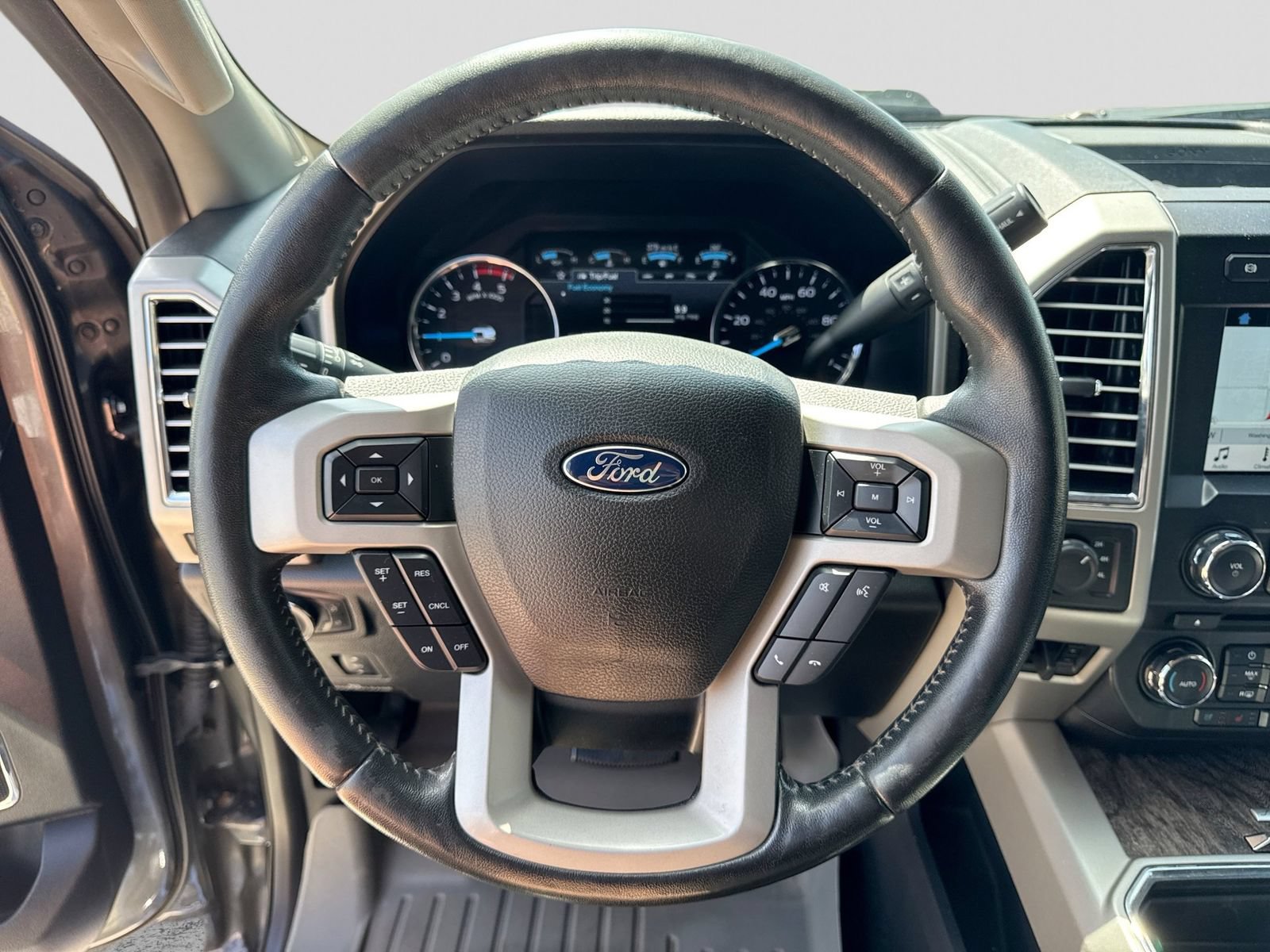 Certified 2017 Ford F350 Lariat w/ Lariat Ultimate Package AWD/4WD image 26