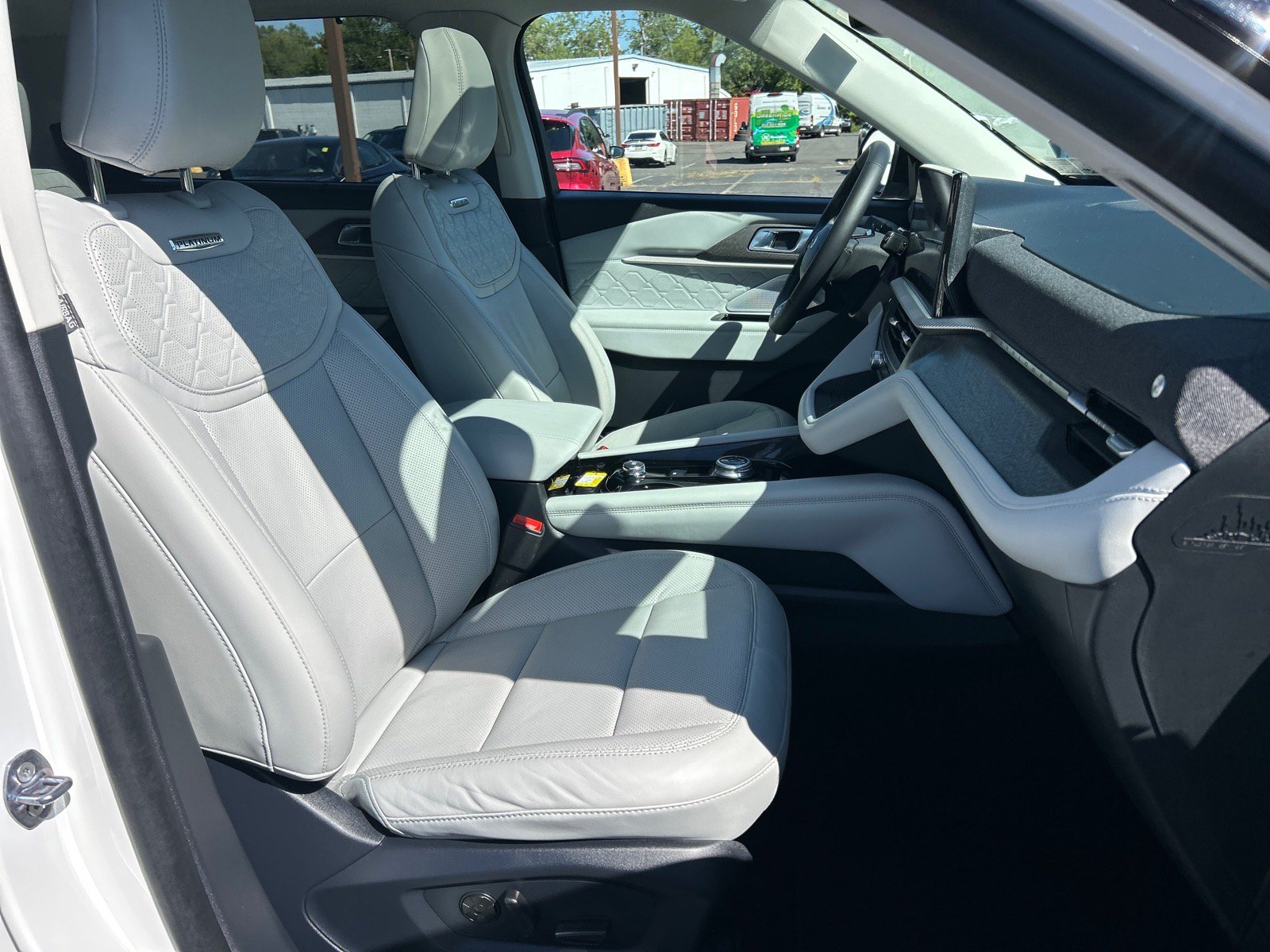 Certified 2025 Ford Explorer Platinum w/ Ultimate Package AWD/4WD image 19