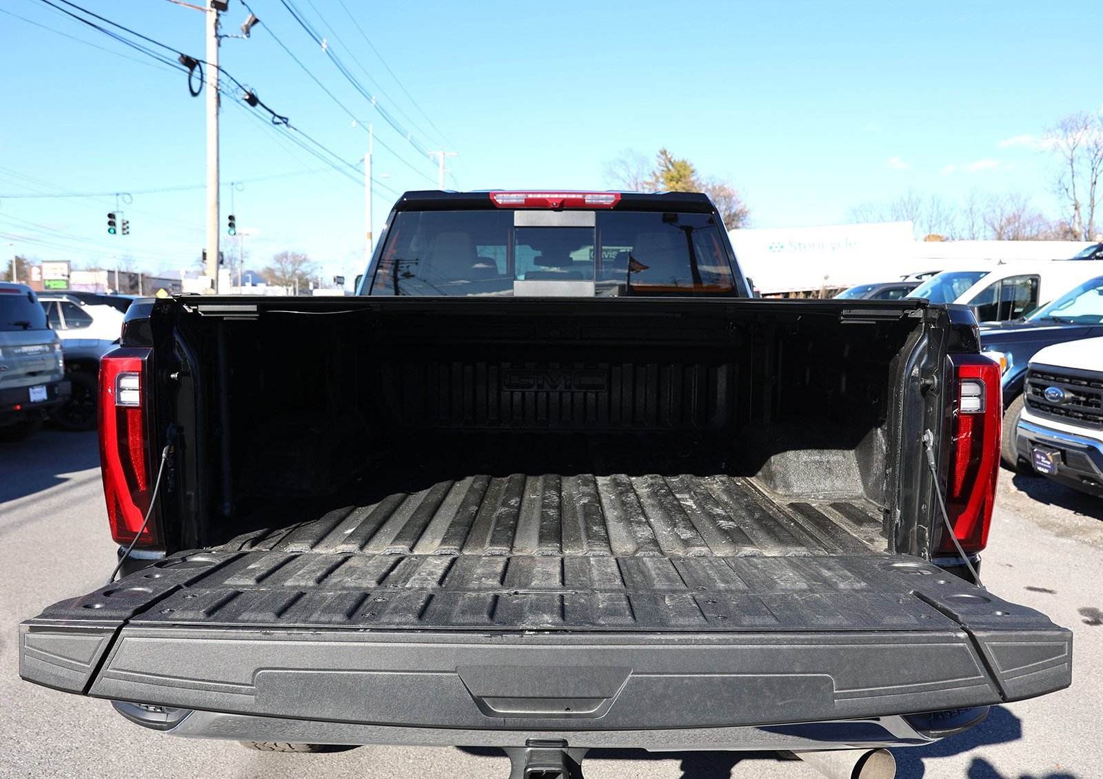 Used 2025 GMC Sierra 2500 SLT w/ SLT Premium Package image 16