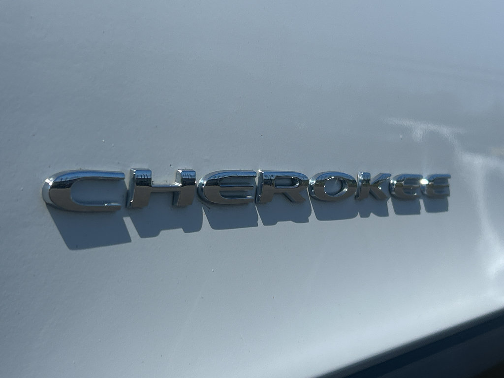 Used 2019 Jeep Cherokee Latitude w/ Popular Appearance Group AWD/4WD image 12