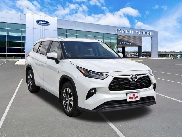 Used 2023 Toyota Highlander XLE FWD image 6