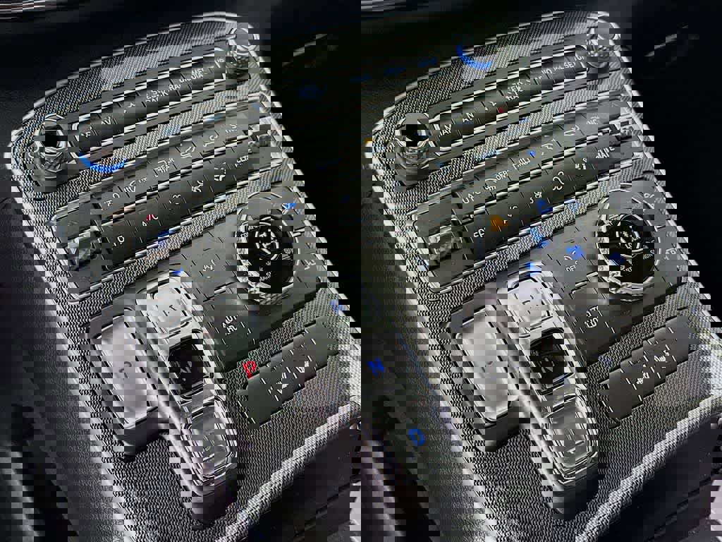 Used 2023 Hyundai Santa Fe SEL image 21