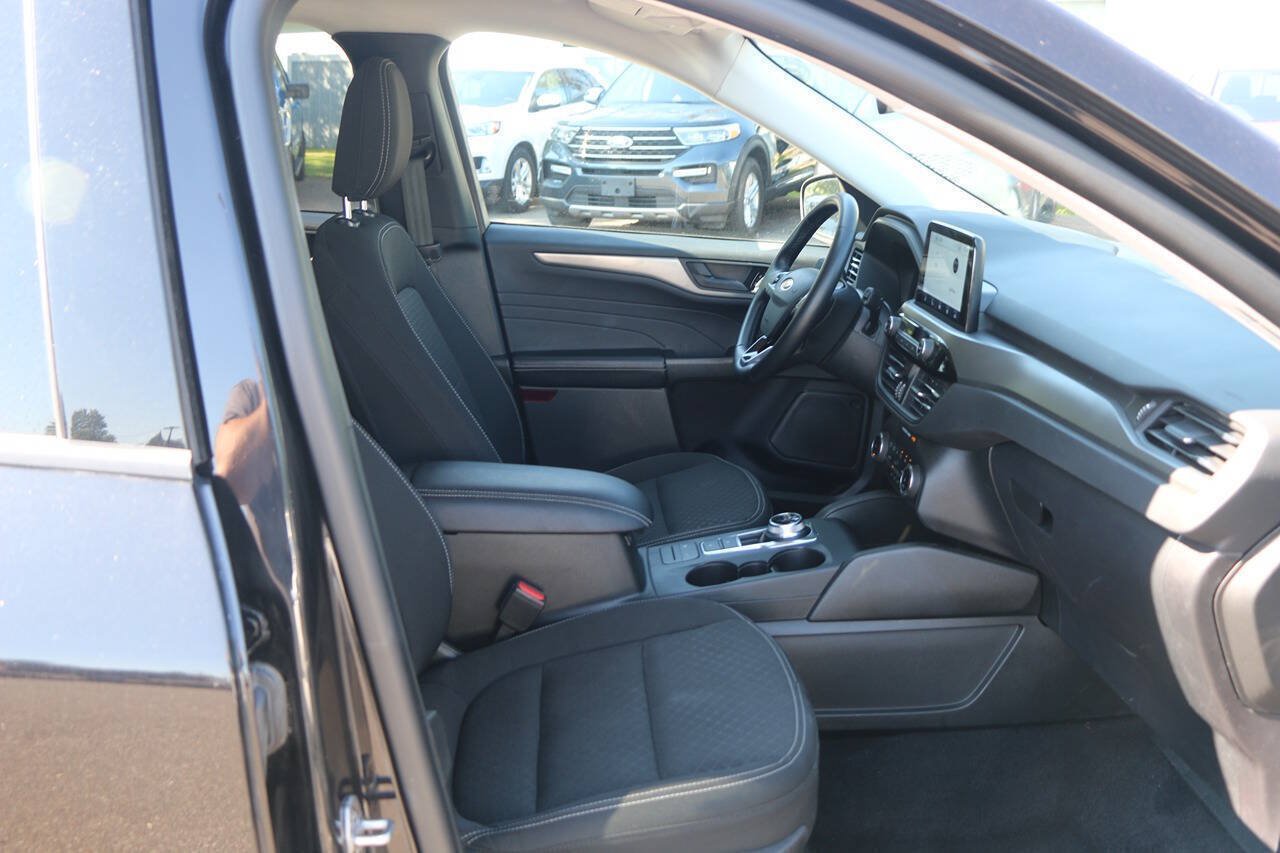 Certified 2024 Ford Escape Active AWD/4WD image 30