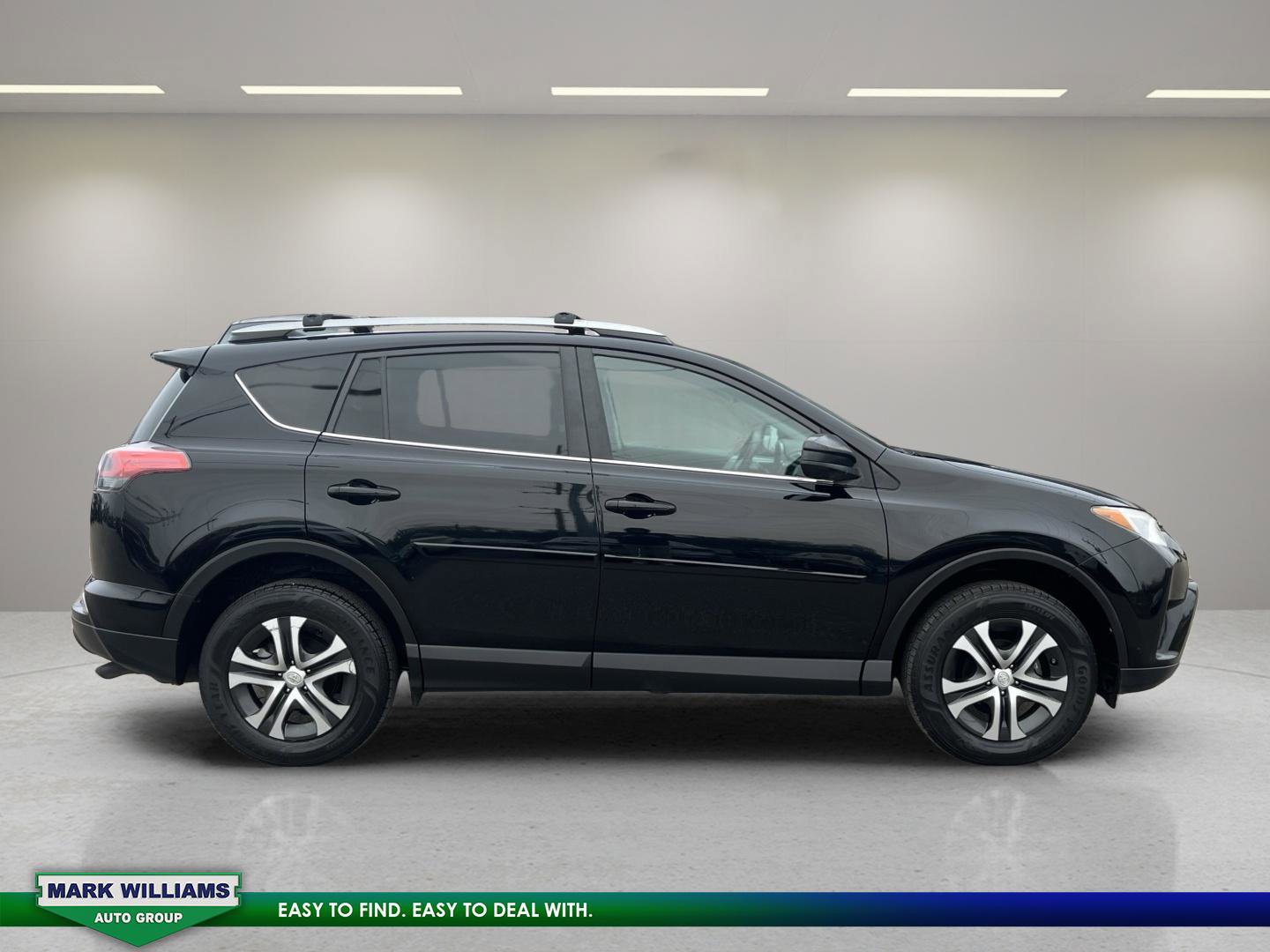 Used 2018 Toyota RAV4 LE image 2