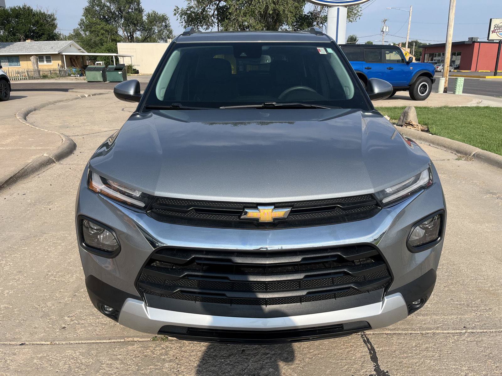 Used 2023 Chevrolet TrailBlazer LT w/ Convenience Package FWD image 3