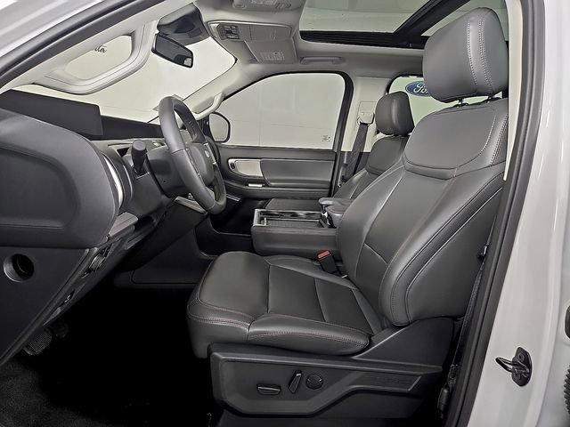 Certified 2025 Ford Expedition Active AWD/4WD image 15