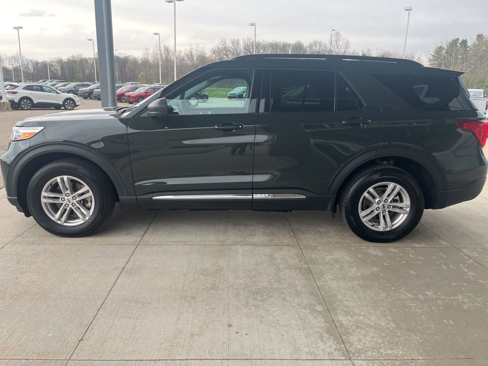 Certified 2024 Ford Explorer XLT AWD/4WD image 2