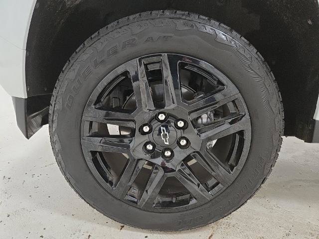 Used 2025 Chevrolet Colorado Z71 w/ Technology Package AWD/4WD image 34