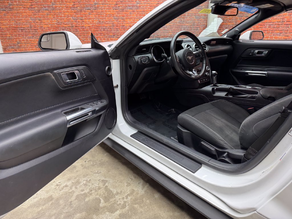 Certified 2019 Ford Mustang Convertible RWD image 9