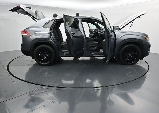 Used 2024 Volkswagen Atlas Cross Sport SE AWD/4WD image 46